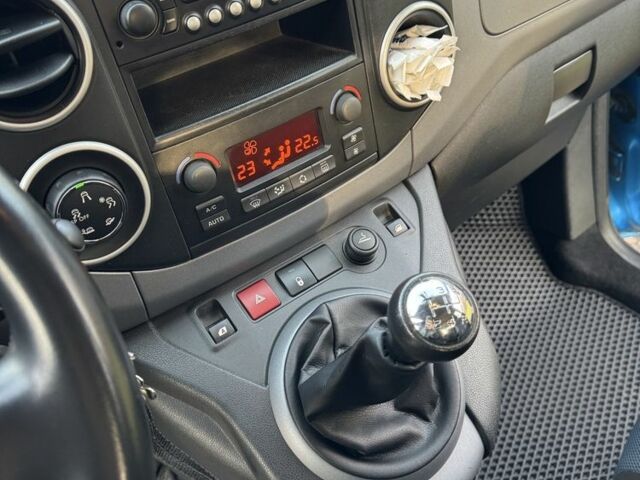 Синий Ситроен Берлинго, объемом двигателя 1.6 л и пробегом 254 тыс. км за 8800 $, фото 16 на Automoto.ua