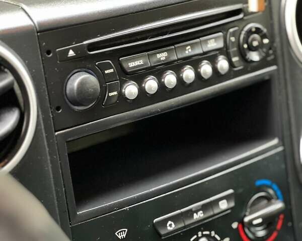 Синій Сітроен Берлінго, об'ємом двигуна 1.6 л та пробігом 202 тис. км за 7900 $, фото 23 на Automoto.ua