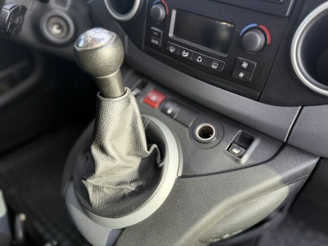 Синий Ситроен Берлинго, объемом двигателя 1.6 л и пробегом 230 тыс. км за 7900 $, фото 16 на Automoto.ua