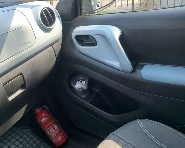 Синий Ситроен Берлинго, объемом двигателя 1.56 л и пробегом 220 тыс. км за 8600 $, фото 8 на Automoto.ua