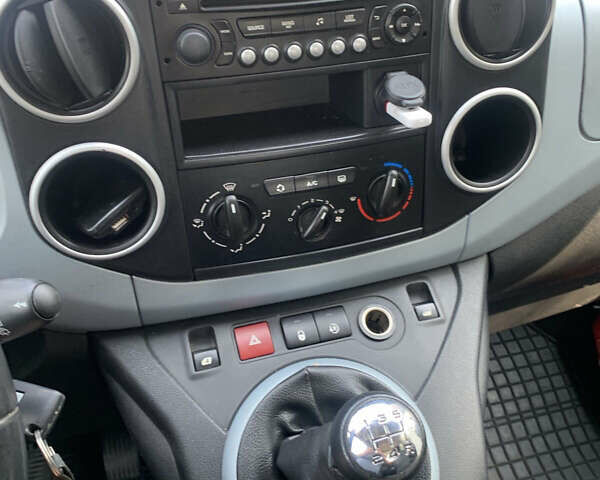 Синий Ситроен Берлинго, объемом двигателя 1.56 л и пробегом 220 тыс. км за 8600 $, фото 9 на Automoto.ua