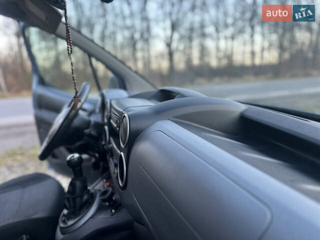 Синій Сітроен Берлінго, об'ємом двигуна 1.6 л та пробігом 283 тис. км за 9555 $, фото 33 на Automoto.ua