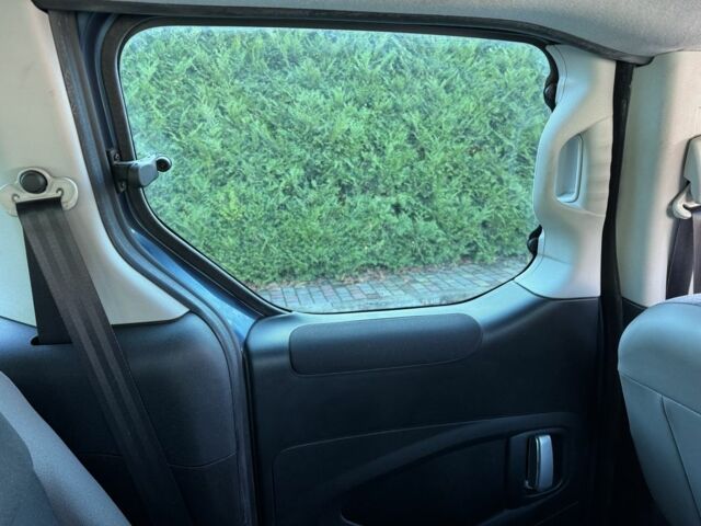 Синий Ситроен Берлинго, объемом двигателя 1.6 л и пробегом 189 тыс. км за 9450 $, фото 20 на Automoto.ua