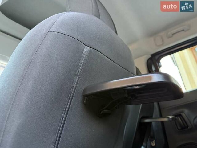 Синій Сітроен Берлінго, об'ємом двигуна 1.5 л та пробігом 143 тис. км за 19750 $, фото 110 на Automoto.ua