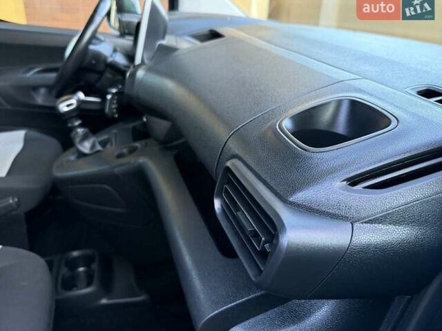 Синій Сітроен Берлінго, об'ємом двигуна 1.5 л та пробігом 143 тис. км за 19750 $, фото 146 на Automoto.ua