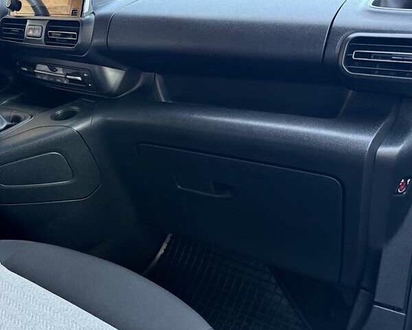 Синій Сітроен Берлінго, об'ємом двигуна 1.5 л та пробігом 143 тис. км за 19750 $, фото 73 на Automoto.ua