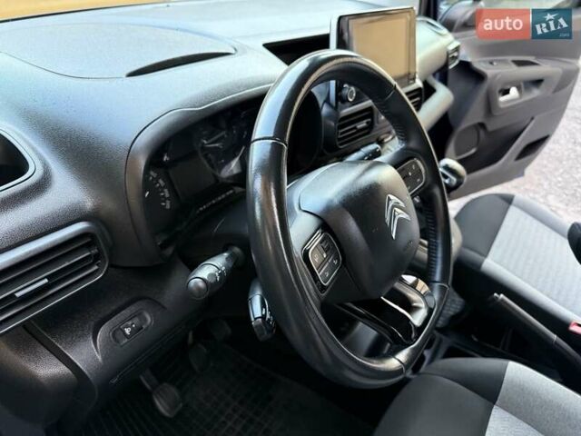 Синій Сітроен Берлінго, об'ємом двигуна 1.5 л та пробігом 143 тис. км за 19750 $, фото 60 на Automoto.ua