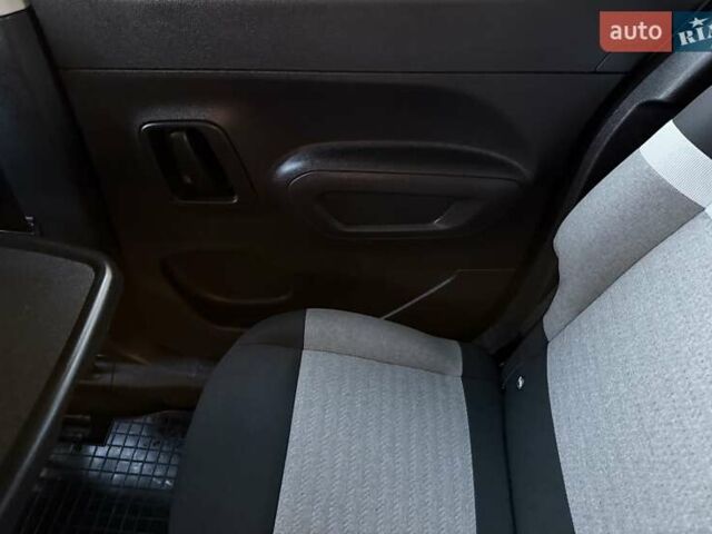 Синій Сітроен Берлінго, об'ємом двигуна 1.5 л та пробігом 143 тис. км за 19750 $, фото 119 на Automoto.ua