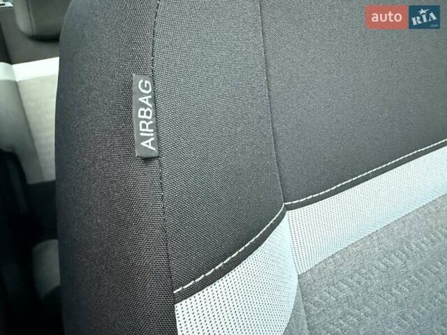 Синій Сітроен Берлінго, об'ємом двигуна 1.5 л та пробігом 143 тис. км за 19750 $, фото 142 на Automoto.ua