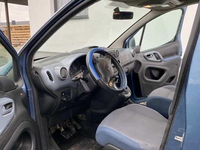 Синий Ситроен Берлинго, объемом двигателя 1.6 л и пробегом 311 тыс. км за 4500 $, фото 5 на Automoto.ua