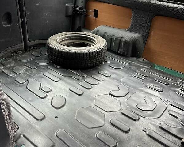 Зеленый Ситроен Берлинго, объемом двигателя 1.6 л и пробегом 200 тыс. км за 3800 $, фото 4 на Automoto.ua