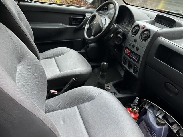 Зеленый Ситроен Берлинго, объемом двигателя 1.6 л и пробегом 200 тыс. км за 3800 $, фото 7 на Automoto.ua