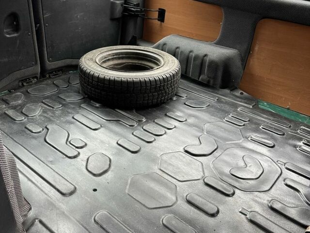 Зеленый Ситроен Берлинго, объемом двигателя 1.6 л и пробегом 200 тыс. км за 3800 $, фото 6 на Automoto.ua