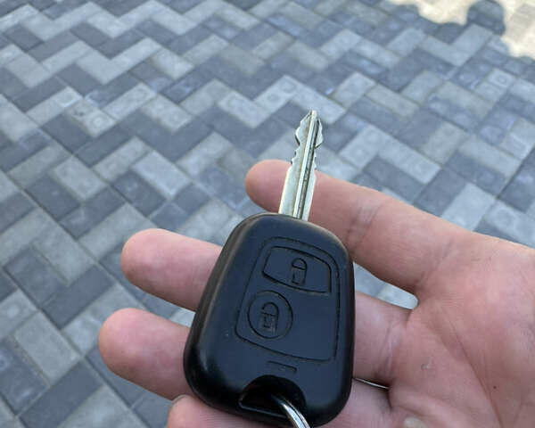 Зеленый Ситроен Берлинго, объемом двигателя 1.9 л и пробегом 245 тыс. км за 4800 $, фото 52 на Automoto.ua