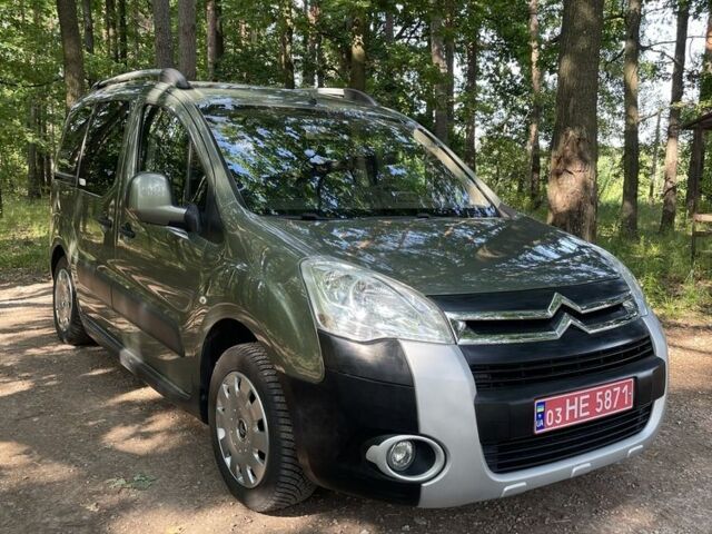 Зеленый Ситроен Берлинго, объемом двигателя 1.6 л и пробегом 230 тыс. км за 9300 $, фото 4 на Automoto.ua