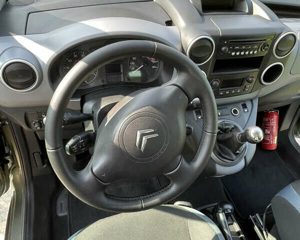 Зеленый Ситроен Берлинго, объемом двигателя 1.6 л и пробегом 230 тыс. км за 9700 $, фото 42 на Automoto.ua