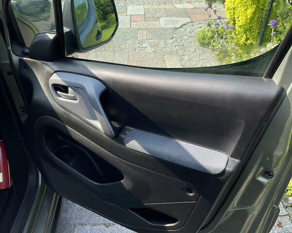 Зеленый Ситроен Берлинго, объемом двигателя 1.6 л и пробегом 230 тыс. км за 9700 $, фото 35 на Automoto.ua