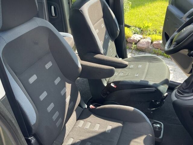 Зеленый Ситроен Берлинго, объемом двигателя 1.6 л и пробегом 230 тыс. км за 9300 $, фото 19 на Automoto.ua