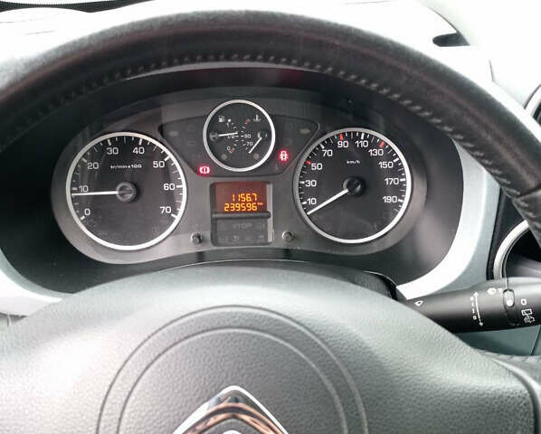 Зеленый Ситроен Берлинго, объемом двигателя 1.6 л и пробегом 240 тыс. км за 10500 $, фото 12 на Automoto.ua