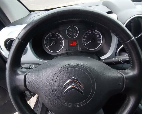 Зеленый Ситроен Берлинго, объемом двигателя 1.6 л и пробегом 240 тыс. км за 10500 $, фото 30 на Automoto.ua