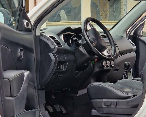 Ситроен С-Кроссер 2008 в Золочев на Automoto.ua Белый Ситроен С-Кроссер, объемом двигателя 2.2 л и пробегом 190 тыс. км за 8800 $, фото 20 на Automoto.ua