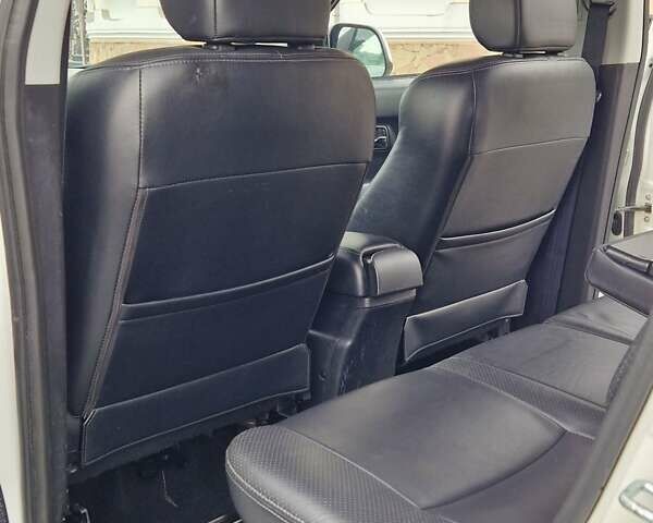 Белый Ситроен С-Кроссер, объемом двигателя 2.2 л и пробегом 190 тыс. км за 8400 $, фото 3 на Automoto.ua