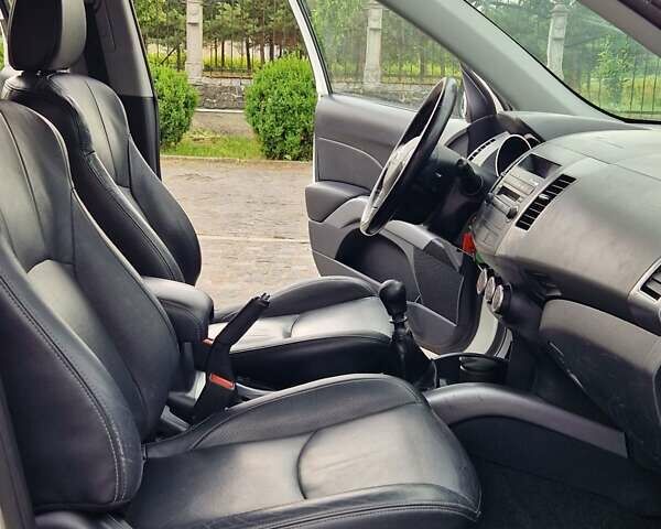 Белый Ситроен С-Кроссер, объемом двигателя 2.2 л и пробегом 190 тыс. км за 8400 $, фото 4 на Automoto.ua