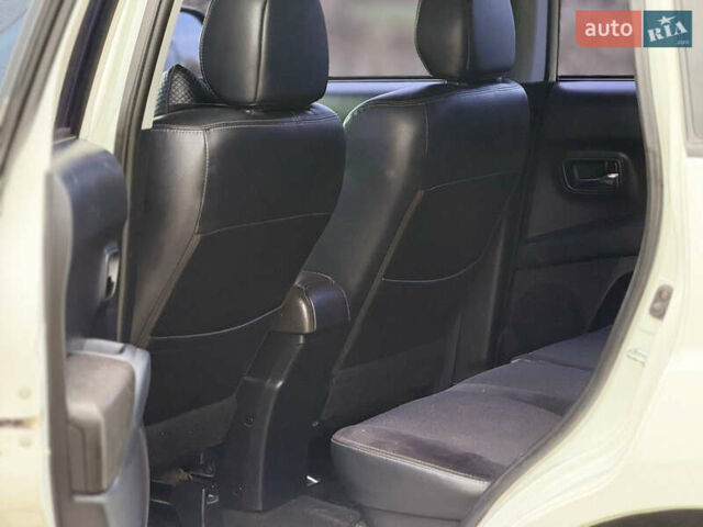 Белый Ситроен С-Кроссер, объемом двигателя 2.36 л и пробегом 370 тыс. км за 8150 $, фото 12 на Automoto.ua