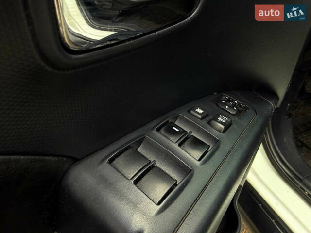 Белый Ситроен С-Кроссер, объемом двигателя 2.36 л и пробегом 370 тыс. км за 8150 $, фото 11 на Automoto.ua