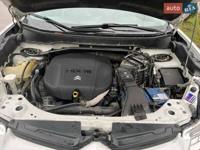 Білий Сітроен С-Кроссер, об'ємом двигуна 2.2 л та пробігом 231 тис. км за 10800 $, фото 14 на Automoto.ua