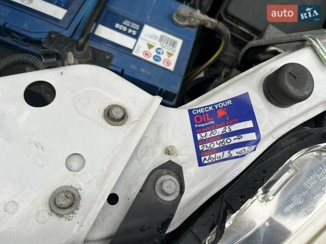 Білий Сітроен С-Кроссер, об'ємом двигуна 2.2 л та пробігом 231 тис. км за 10800 $, фото 15 на Automoto.ua