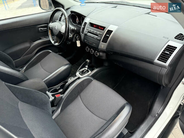 Белый Ситроен С-Кроссер, объемом двигателя 2.2 л и пробегом 209 тыс. км за 11000 $, фото 38 на Automoto.ua