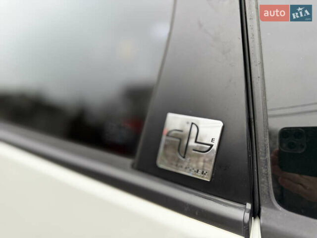 Белый Ситроен С-Кроссер, объемом двигателя 2.2 л и пробегом 209 тыс. км за 11000 $, фото 17 на Automoto.ua