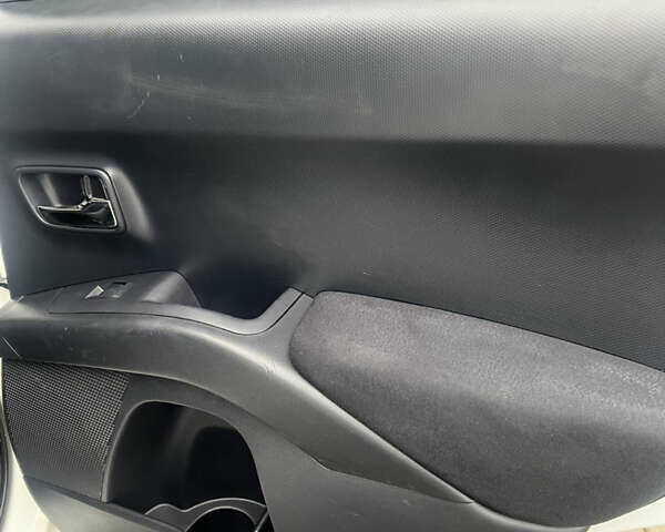 Білий Сітроен С-Кроссер, об'ємом двигуна 2.2 л та пробігом 232 тис. км за 9990 $, фото 27 на Automoto.ua