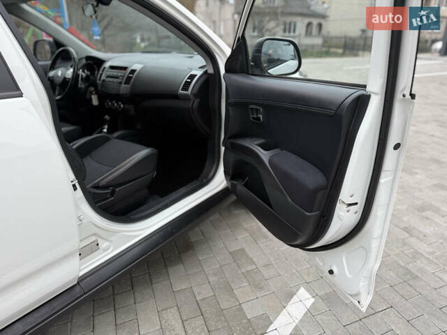 Белый Ситроен С-Кроссер, объемом двигателя 2.2 л и пробегом 209 тыс. км за 11000 $, фото 36 на Automoto.ua