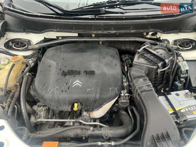 Білий Сітроен С-Кроссер, об'ємом двигуна 2.2 л та пробігом 232 тис. км за 9990 $, фото 32 на Automoto.ua