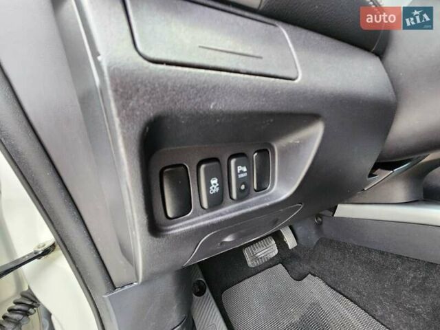 Белый Ситроен С-Кроссер, объемом двигателя 2.2 л и пробегом 165 тыс. км за 11650 $, фото 88 на Automoto.ua