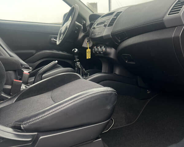 Білий Сітроен С-Кроссер, об'ємом двигуна 2.2 л та пробігом 232 тис. км за 9990 $, фото 28 на Automoto.ua