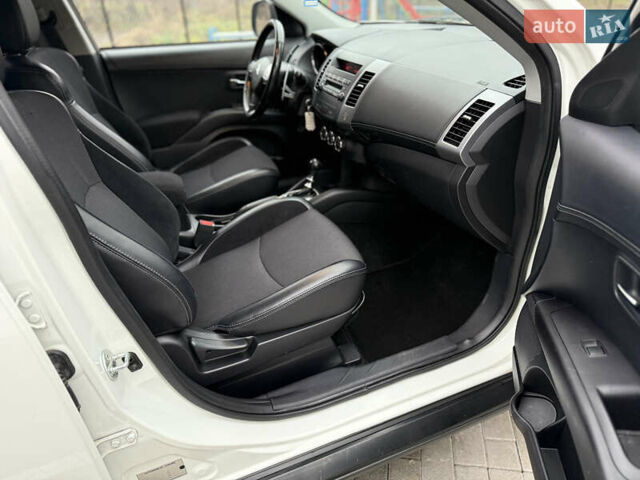 Белый Ситроен С-Кроссер, объемом двигателя 2.2 л и пробегом 209 тыс. км за 11000 $, фото 37 на Automoto.ua