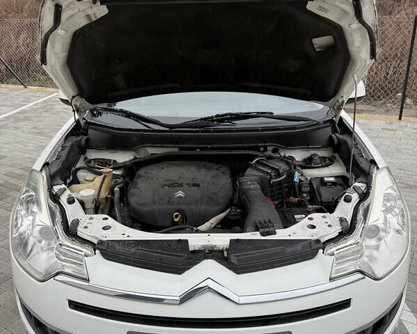 Белый Ситроен С-Кроссер, объемом двигателя 2.2 л и пробегом 209 тыс. км за 11000 $, фото 46 на Automoto.ua