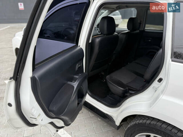 Белый Ситроен С-Кроссер, объемом двигателя 2.2 л и пробегом 209 тыс. км за 11000 $, фото 29 на Automoto.ua