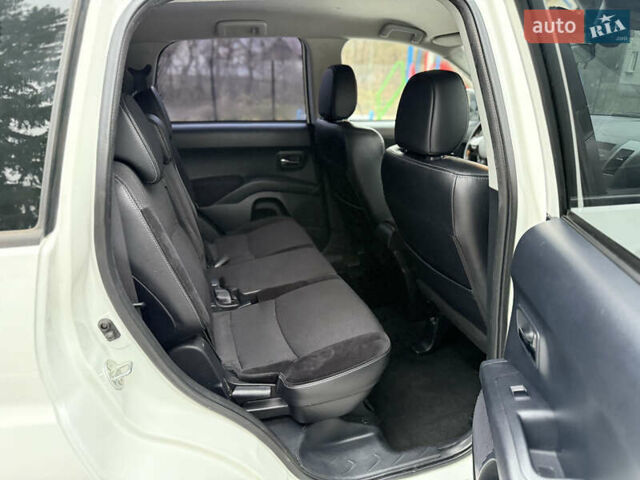 Белый Ситроен С-Кроссер, объемом двигателя 2.2 л и пробегом 209 тыс. км за 11000 $, фото 33 на Automoto.ua