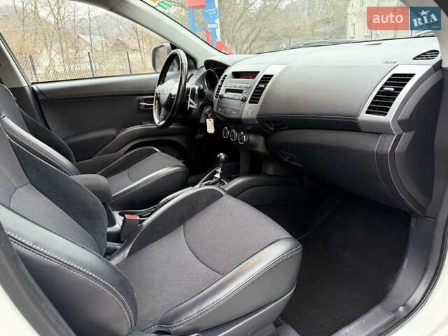 Белый Ситроен С-Кроссер, объемом двигателя 2.2 л и пробегом 209 тыс. км за 11000 $, фото 40 на Automoto.ua