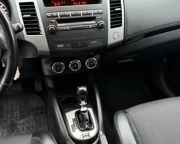 Белый Ситроен С-Кроссер, объемом двигателя 2.2 л и пробегом 209 тыс. км за 11000 $, фото 26 на Automoto.ua