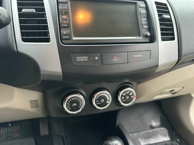 Черный Ситроен С-Кроссер, объемом двигателя 2.2 л и пробегом 217 тыс. км за 9999 $, фото 22 на Automoto.ua