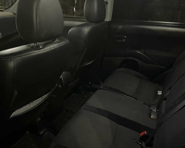 Чорний Сітроен С-Кроссер, об'ємом двигуна 2.2 л та пробігом 253 тис. км за 10500 $, фото 5 на Automoto.ua