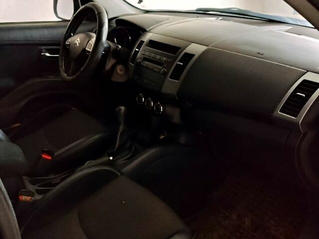 Чорний Сітроен С-Кроссер, об'ємом двигуна 2.4 л та пробігом 104 тис. км за 9000 $, фото 2 на Automoto.ua