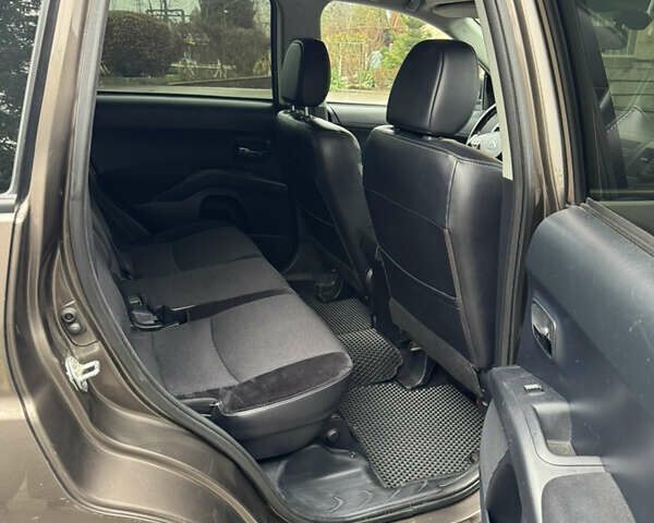 Коричневый Ситроен С-Кроссер, объемом двигателя 2.18 л и пробегом 248 тыс. км за 11500 $, фото 9 на Automoto.ua