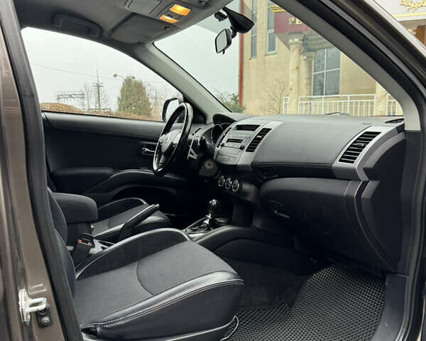 Коричневый Ситроен С-Кроссер, объемом двигателя 2.18 л и пробегом 248 тыс. км за 11500 $, фото 10 на Automoto.ua