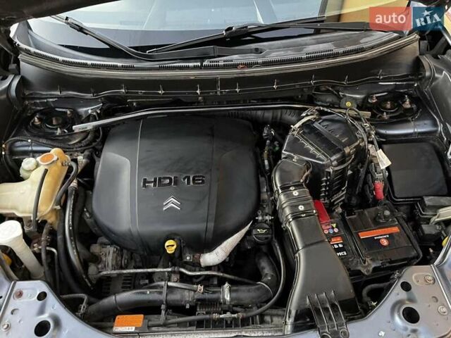 Сірий Сітроен С-Кроссер, об'ємом двигуна 2.2 л та пробігом 275 тис. км за 8800 $, фото 6 на Automoto.ua